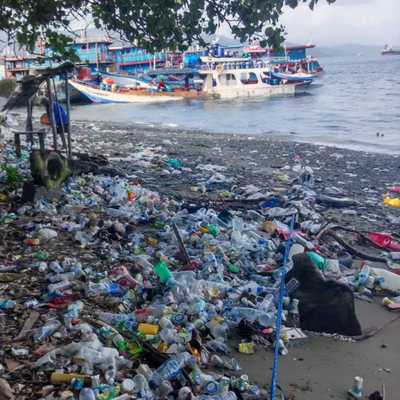 basura en la playa